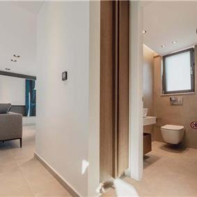 3 bedroom penthouse apartment with pool in Chania town, sleeps 6